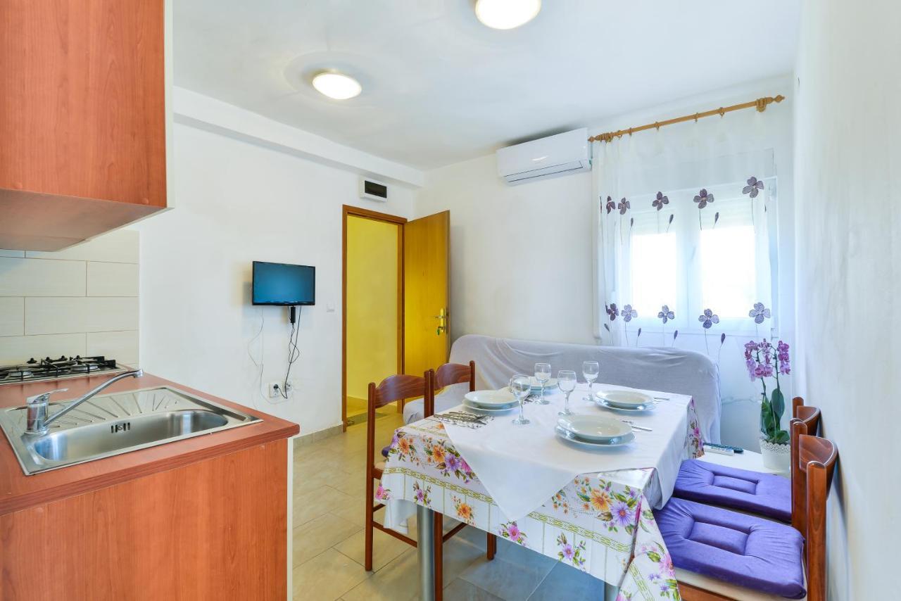 Apartments Citrus Turanj Exterior foto