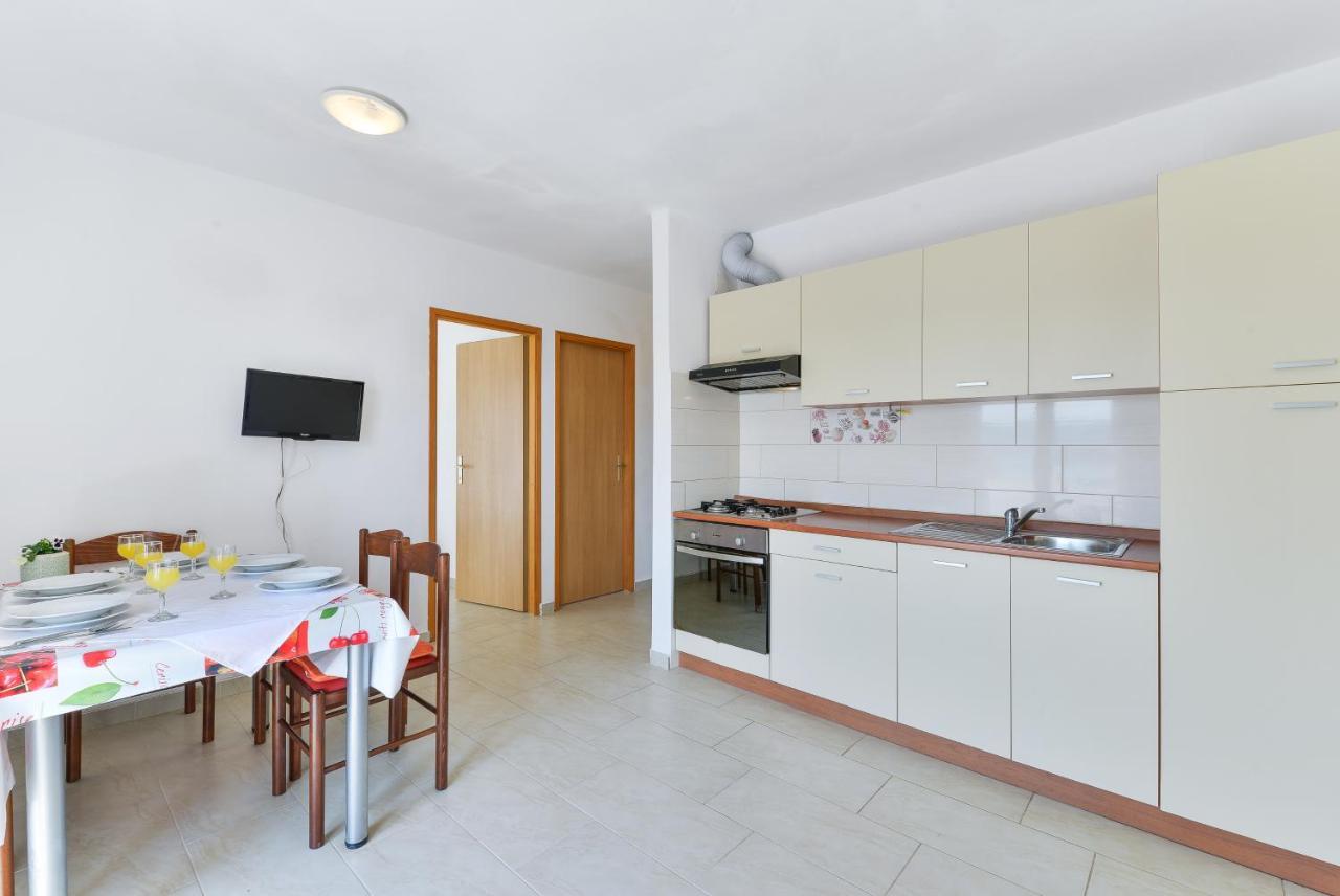 Apartments Citrus Turanj Exterior foto