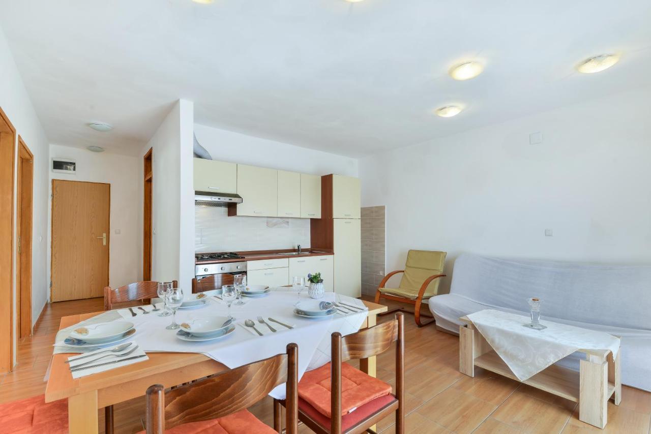 Apartments Citrus Turanj Exterior foto