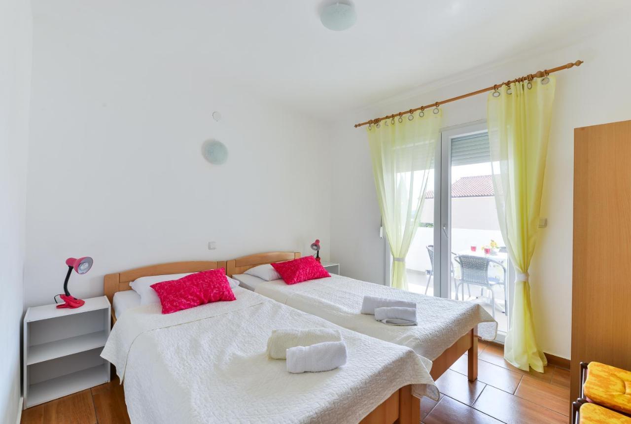 Apartments Citrus Turanj Exterior foto